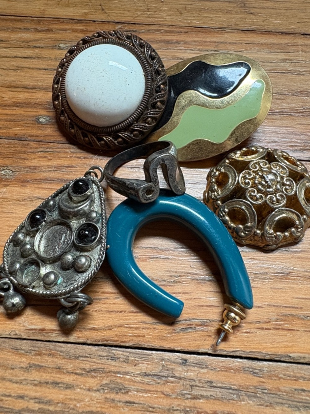 Vintage-Inspired Teal Horseshoe Pendant Earring - Women Jewelry